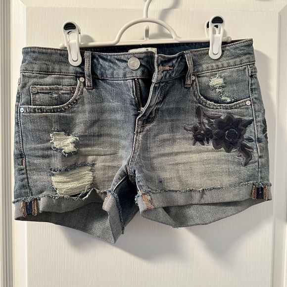 Bootlegger ladies Jean shorts 🩳 - Picture 4 of 6